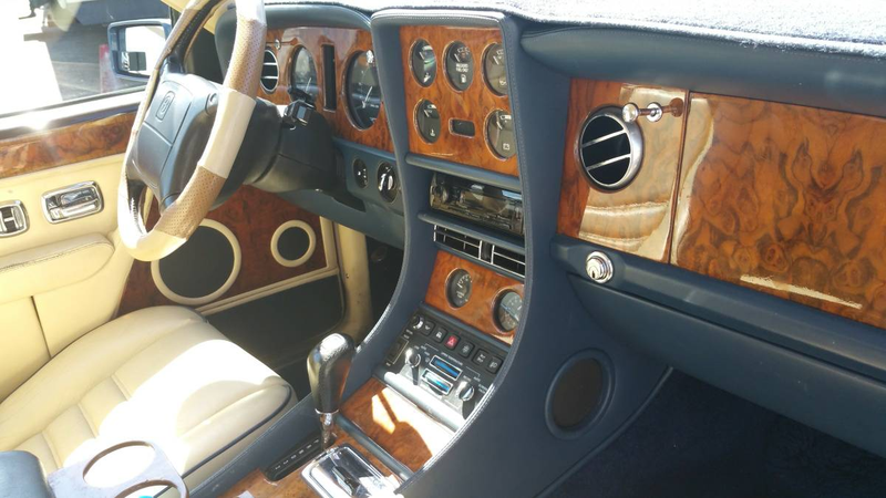 Illustration for article titled For $49,000, Would You Buy This 1996 Bentley Azure S Mulliner Just Out Of The Blue?